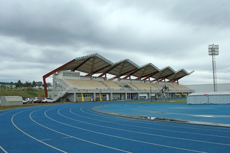Fase macrorregional dos Jogos Escolares atrai centenas de jovens ao Centro Nacional de Atletismo em Cascavel