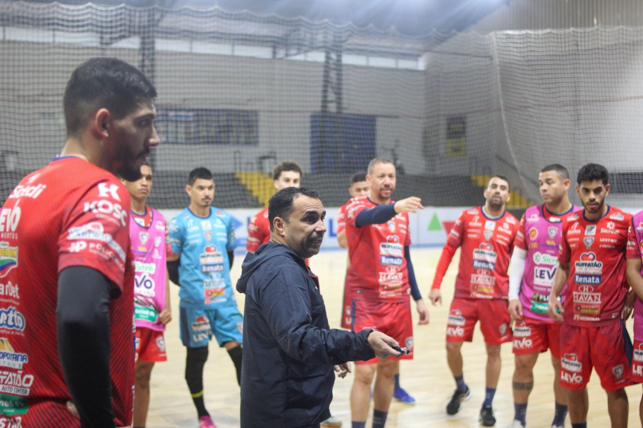 Cascavel Futsal encara o Praia Clube em confronto direto pela LNF nesta terça-feira