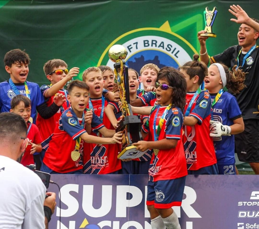 Camisa 10 brilha em São Paulo e conquista títulos nacionais no Sub-09 e Sub-11 do Brasileiro F7